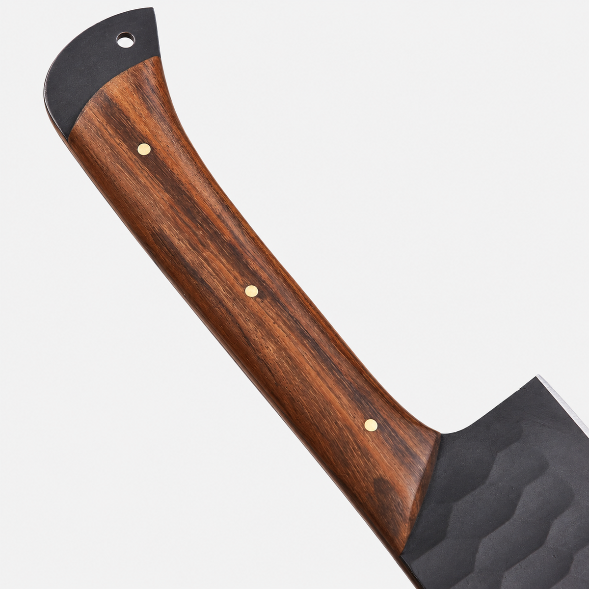 Détail du manche en bois et de ses trois rivets